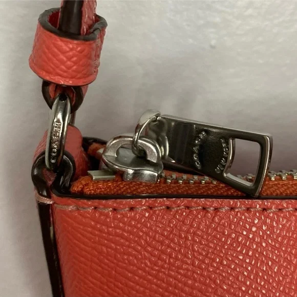 EUC Coach Rowan File Bag in Cross-Grain Leather - Picture 6 of 12